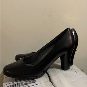 Aerosoles black dress heels